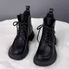 Botas Martin femininas de sola grossa, sola plana, novo estilo 2026, versáteis para outono e inverno, adequadas para mulheres baixinhas, estilo britânico, forradas com fleece, engrossadas e quentes, botas curtas
