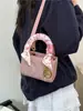 Bolsa de Mão Feminina Modelo Novo 2026 para o Dia a Dia, Bolsa Transversal de Ombro Bordada Retro Versátil com um Toque de Luxo