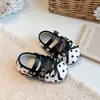 Sapatos Mary Jane de Bolinhas para Meninas de 3-6 Anos Sola Macia Sapatos de Couro Estilo Primavera e Outono Estilo Princesa Sapatos Individuais Sapatos Pequenos de Couro da Moda para Crianças