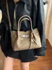 Bolso de Mano Pequeño de Moda y Tendencia para Mujer, Nuevo Bolso Cruzado Versátil Primavera/Verano 2026 con un Toque de Lujo para Salidas