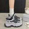Tênis dad shoes de malha com sola grossa para mulheres, novo estilo outono, leve e que aumenta a altura, adequado para mulheres baixinhas, tênis casuais para corrida e esportes