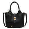 A popular bolsa de balde feminina de alta qualidade deste ano, nova bolsa casual de 2025, moderna e moderna, bolsa de ombro mensageiro