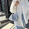 Bolsa pequena popular para mulheres 2023 Verão nova moda bolsa mensageiro versátil bolsa de corrente com diamantes brilhantes bolsa balde portátil