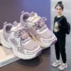 Zapatos de papá para niños 2026 estilo nuevo malla transpirable personaje de dibujos animados suela gruesa antideslizante zapatos deportivos y casuales para niños
