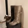 Botas de motocicleta largas de cuero vintage desgastado con hebilla para mujer, nuevo estilo otoño 2026, tacón grueso, botas de trabajo a media pantorrilla