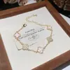 Um Verão de Flores~ Pulseira de Flor de Acetato Colorida com Zircônia, Toque de Luxo Leve de Alta Qualidade, Acessório de Mão Versátil e Moderno para o Dia a Dia