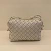 2023 Nova bolsa de couro tecido de couro genuíno Loop câmera saco doce cor mini caixa saco ombro crossbody pequeno saco quadrado
