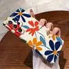 Funda ligera de película de cobertura total con diseño floral de color contrastante pintada a mano estilo retro adecuada para funda de teléfono Samsung S23/S24/S25 Ultra
