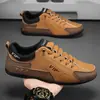 Atacado Transfronteiriço de Sapatos Masculinos, Novos Modelos de Primavera, Tênis Casuais Slip-On, Superfície de Couro, Impermeável, Antiderrapante, Sola Macia, Mocassins Versáteis