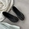 Zapatos Mary Jane retro con tira de dedo y remaches para mujer, colección otoño 2026, calzado casual para exteriores, zapatos planos de punta poco profunda, bailarinas de moda