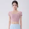 Top de Yoga Novo Estilo com Costas Abertas e Detalhe em Renda Vazada, com Bojo, Modelagem Justa, Camisa de Manga Curta para Pilates, Badminton e Esportes