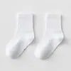 Meias Infantis, Meias para Bebês Meninos e Meninas, Meias Respiráveis de Malha de Cano Médio, Meias de Algodão, Cor Sólida Preto, Branco, Cinza, Meias Esportivas para Crianças Pequenas