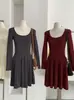 Vestido de Punto Base Omalai para Mujer Otoño e Invierno Nuevo Aspecto Adelgazante Cuello en U Vestido Suéter de Cintura Alta Disparo Real 5806