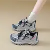 Tênis estilo "dad shoes" feminino 2026 modelo novo de verão, tênis casuais esportivos respiráveis de malha para atividades ao ar livre, tênis de caminhada coloridos versáteis e da moda
