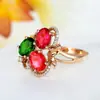 Anillo de imitación de turmalina roja y verde natural con hermosa abertura y incrustaciones de piedras preciosas de colores.