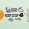 Puedo curarlo accesorios de ropa pin de cuello insignia de metal pintura inglés broche letras fantasma que combina con todo viaje