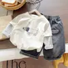 Conjunto de Primavera para Meninos com Camiseta de Manga Longa com Estampa de Desenho Animado e Calça Jeans Reta Estilo Coreano