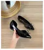 Zapatos Planos Franceses Simples con Tacón Oculto 2026 Nuevos Llegados de Verano Punta Puntiaguda Huecos Boca Baja Cómodos Temperamento Talla Pequeña Zapatos de Vestir