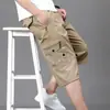 Calças Cropped Masculinas Finas para o Verão 2026 Calças Cargo Casuais com Bolsos Shorts Retos Largos Calças de Comprimento Médio Estilo Pai