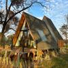 Casa de Madera Triangular Móvil de Celebridad de Internet B&B Características Creativas Patio Exterior Camping Resort Villa Hotel
