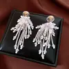 Aretes de Clip con Borla de Flor de Vidrio Vintage para Mujeres Sin Perforaciones, Brazaletes para Orejas con un Toque de Lujo Ligero y de Alta Gama, Pendientes de Moda y Versátiles