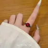 Anel de Cubo de Açúcar Rosa Vibrante Vintage com Diamantes Brilhantes para Mulheres, Moda de Luxo Leve, Realça a Tez, Alto Valor Estético, Anel para Dedo Indicador, Design Único Empilhável