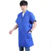 Fábrica de vestuário masculino e feminino com roupão azul fornece roupão à prova de poeira de peça única, bordado com estampa, roupão de proteção do trabalho