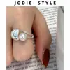 Anillo abierto de perlas de diseño nicho estilo coreano para mujer, nuevo anillo de dedo índice simple y único de moda al por mayor