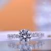 Anillo de Diamante Moissanita Color D de 2 Quilates de Plata S925 de Venta Caliente Transfronteriza, Fabricante Mayorista de Anillos de Cielo Estrellado de Lujo de Cuatro Garras