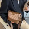 Bolsa Hobo Acolchoada de Nicho 2025 Nova Cor Color Block Tendência Pequena Estilo Chanel Bolsa Transversal Elegante Simples Bolsa de Ombro Color Block