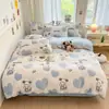 Conjunto de quatro peças de veludo de flanela de desenho animado de floco de neve de inverno, nova capa de edredom de veludo de leite, lençol de pelúcia, conjunto de cama de três peças para dormitório estudantil