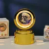Bola de Cristal Transfronteiriça Base Giratória com Textura de Madeira Luminária Noturna Brilhante Lâmpada do Céu Estrelado 3D Decoração de Mesa Presente Criativo de Feriado