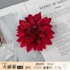 Venta directa de fábrica de flores artificiales rojas con miles de estilos para elegir, incluyendo rosas burdeos y dalias, para materiales de decoración de bodas
