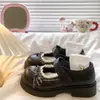 Zapatos pequeños de cuero estilo vintage francés con velcro para mujer, nuevo modelo de otoño 2026, combinados con faldas, zapatos Mary Jane con lazo de encaje