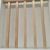 Barandillas de Escalera de Madera Maciza en Stock, Estilo Ranurado de Madera de Caucho, Barandillas Pintadas para Villas Dúplex, Disponibles en Tres Colores