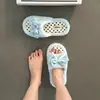 Pantufas fofas e peludas para calçar, novo estilo outono e inverno 2026, com laço, casuais, que aumentam a altura, antiderrapantes, para casa