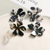 Flor de tinta en blanco y negro con pétalos en forma de floración, accesorios de acrílico para bricolaje, pendientes, horquillas, fundas para teléfono móvil, material al por mayor