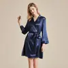 Bata corta de seda sintética gris plateada para mujer, bata de satén de lujo ligero para primavera y otoño con cuello de solapa y cinturón, ropa de casa de alta gama