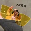 Las gafas de sol polarizadas con clip se pueden usar sobre las gafas graduadas, son adecuadas para que los hombres las usen de día y de noche, específicamente para conducir, pescar y visión nocturna.