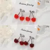 Brincos de Cereja Vermelha Doces e Exquisitos, Design de Nicho, Brincos de Luxo Acessível, Brincos Versáteis para o Dia a Dia, Brincos Elegantes