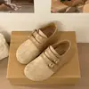 2026 Sapatos de Mary Jane Confortáveis Estilo Coreano Estilo Birkenstock Sapatos de Sola Única para Mulheres, com design de fenda dividida artificial, cobertura total, novo estilo casual de camurça, retrô, versátil e adequados para o outono