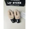 Versão em couro de vaca tamanho pequeno salto grosso bico quadrado sapatos peludos inverno Mary Jane sapatos pequenos de couro com veludo quente botas de neve