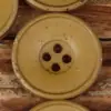 Resina de alta qualidade imitação osso de boi borda estreita côncava pequena quatro furos verde matcha cor de café botões decorativos de algodão e linho