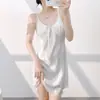 Novo Vestido de Noite Sexy Feminino de Verão com Alça de Espaguete Pijama de Seda Gelada Pijama Estampado Ins Desejo Puro com Bojo