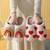 Zapatillas de algodón de cara sonriente y corazón de melocotón de invierno para mujer, zapatillas cálidas de felpa para el hogar en interiores, zapatillas arcoíris de venta cruzada, venta al por mayor