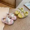 Zapatos Andadores Nuevos para Bebé Primavera y Otoño Zapatos Infantiles de Suela Blanda Zapatos de Entrenamiento Alemanes Zapatos Deportivos Retro para Niñas Zapatos de Plataforma Versátiles