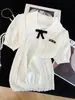 Camisa de Punto de Verano 2026 Nueva Estilo Francés con Cuello de Lazo para Mujer, Top Blanco de Manga Corta Versátil Elegante para Mujer
