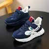 Zapatos deportivos para niñas, nuevo modelo de primavera, zapatos casuales ligeros antideslizantes de suela blanda para niños, zapatillas para correr para niños mayores