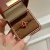 Novo Pingente de Colar de Frutas Revestido com Açúcar Chinês de Dupla Face Anel Folu Esmaltado Retro Brincos de Tarraxa de Diamante Vermelho de Alta Qualidade para Mulheres