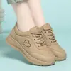 Tênis Esportivo Casual Feminino de Solado Grosso 2026 Outono Novo Leve Estilo Dad Solado Macio Versátil para Uso Externo com Cadarço Calçados para Caminhada